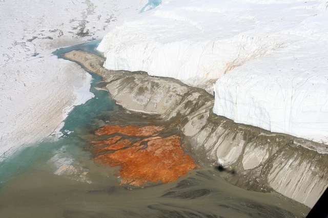 Возникновение Кровавого водопада в Антарктиде
