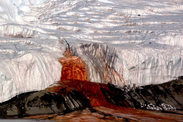 Интересные места планеты - Кровавый водопад Антарктиды