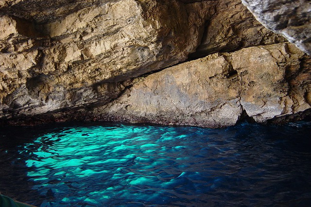 Голубые пещеры - любимое место дайверов