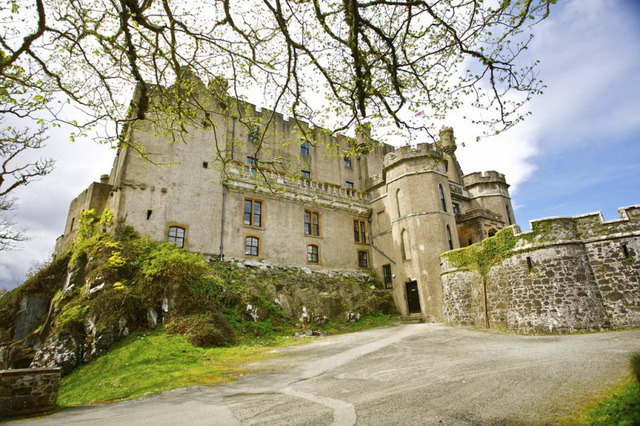 Замок Данвеган в Шотландии