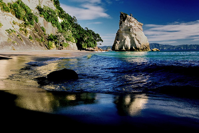 cathedral-cove-beach-new-zealand-03.jpg
