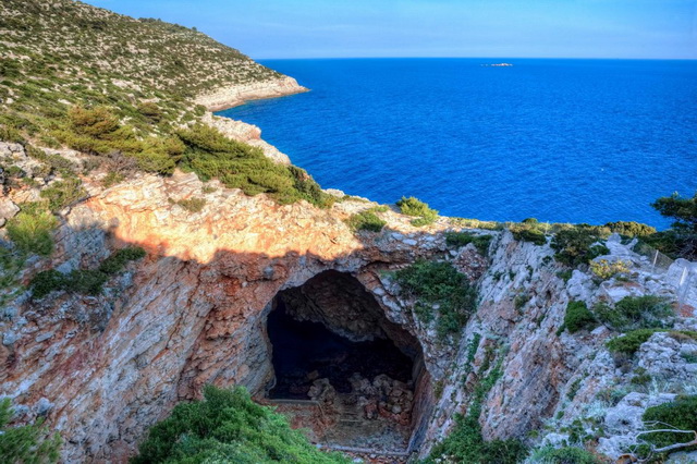 Пещера Одиссея на острове Млет в Хорватии
