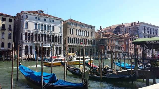 Современные гондолы Венеции