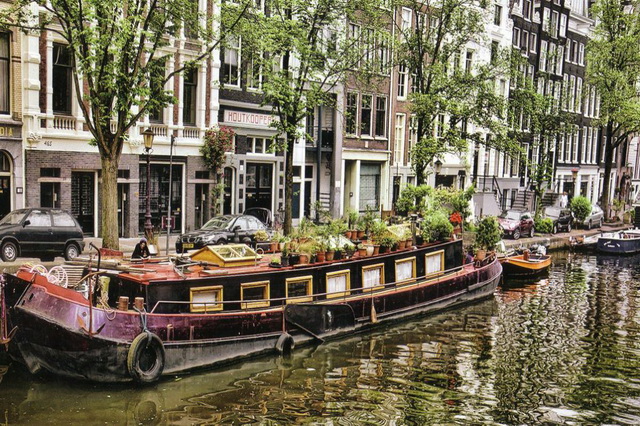 История возникновения плавучих домов Амстердама