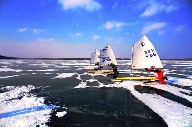 Байкал - одно из популярных мест в России для занятий буерным спортом