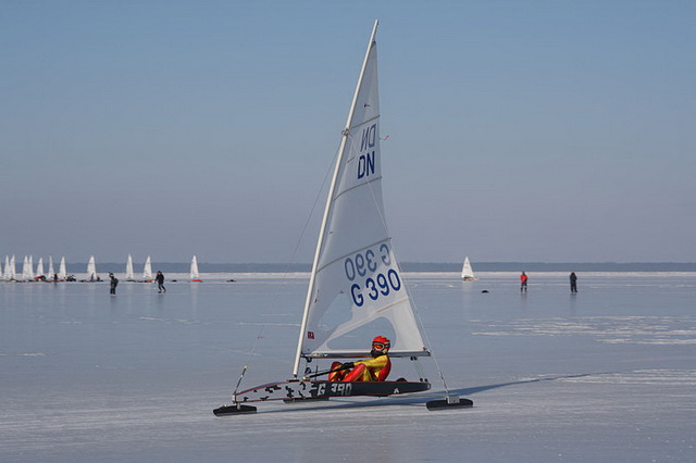 Буер - лодка на льду