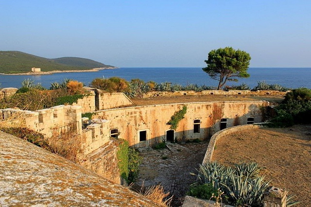 Остров-крепость Мамула, Черногория