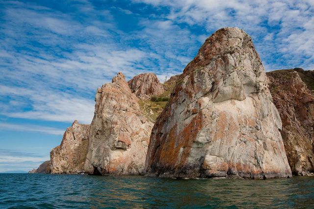 Скала Саган-Хушун на острове Ольхон