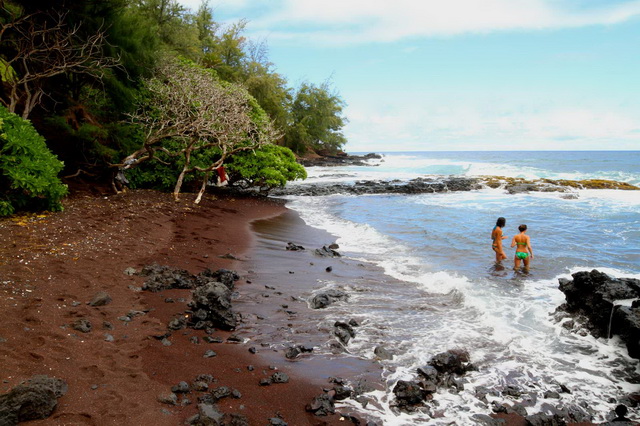 Красный пляж Каихалулу, Мауи, Гавайи