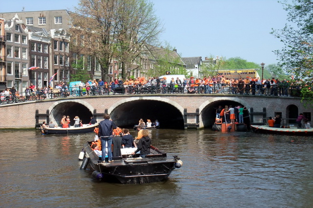 Экскурсии по каналам Амстердама
