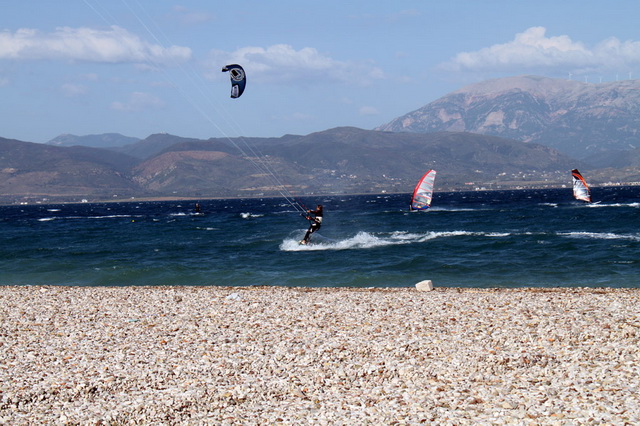 Кайтсерфинг в Греции для новичков