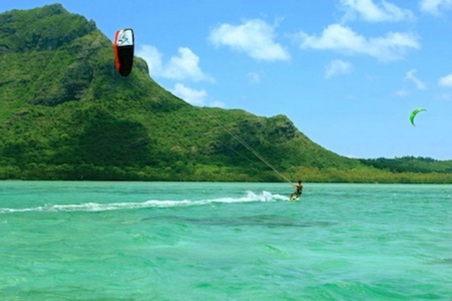 Лучшие места для кайтсерфинга в мае - мыс Ле Морне на Маврикии