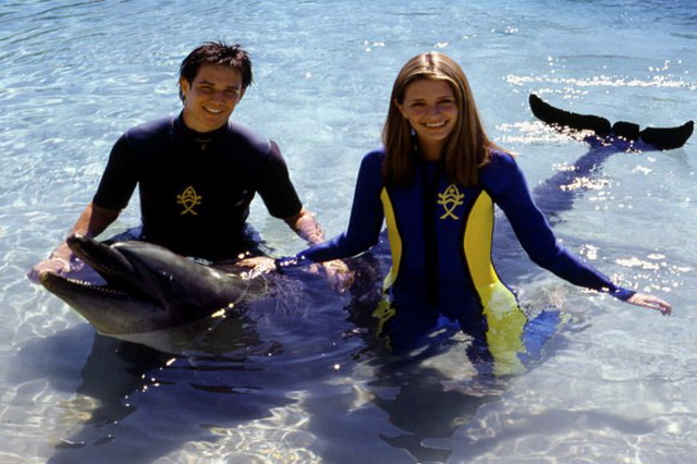 Фильмы о людях и дельфинах - «Кольцо бесконечного света» (2002)