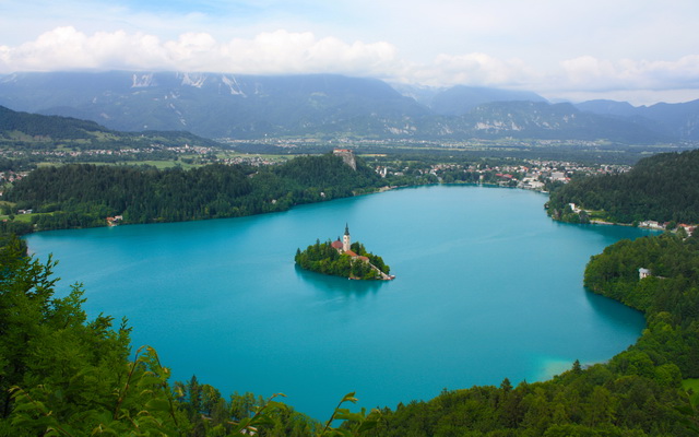 Озеро и остров Блед в Словении