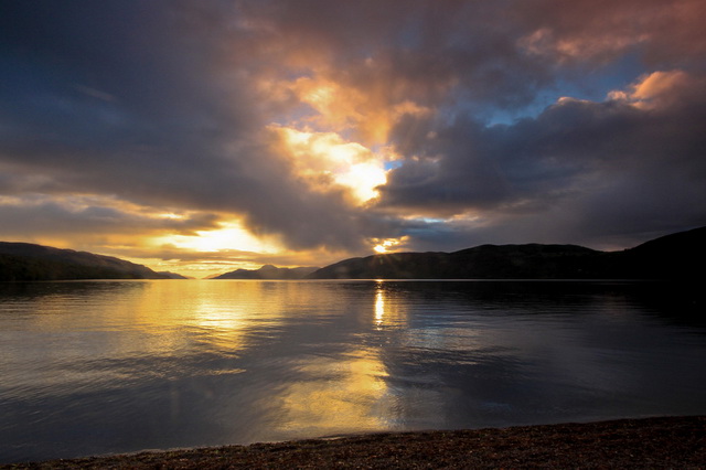 Загадочное озеро Лох-Несс в Шотландии