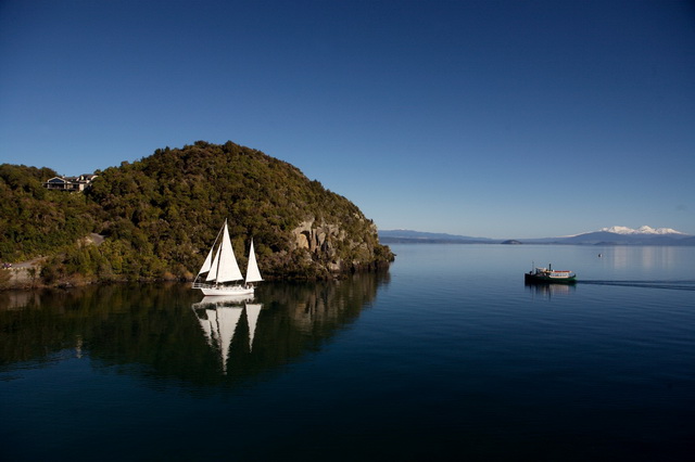 Яхтинг в Новой Зеландии на озере Таупо