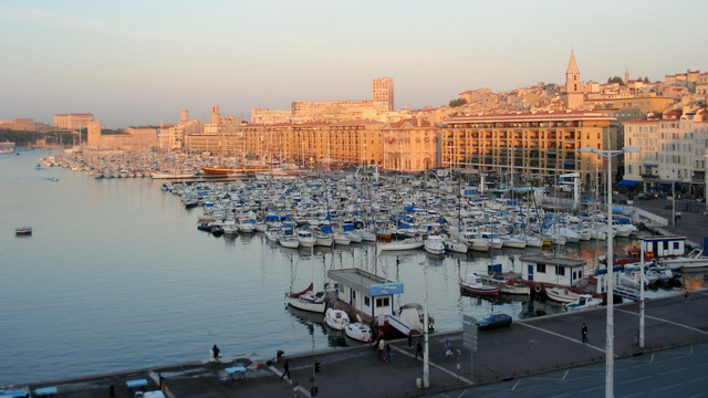 Марсель - одно из интересных мест, которое стоит посетить при путешествии на яхте по Франции
