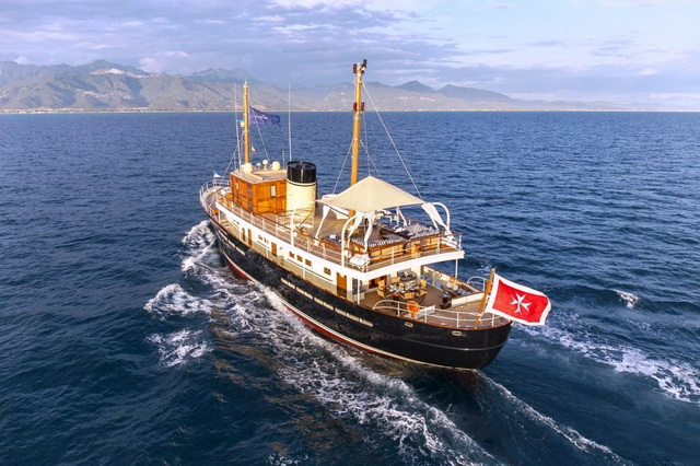 Современная классическая моторная яхта Taransay 