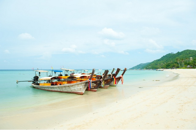 Лонгтейлы - традиционные лодки жителей Таиланда
