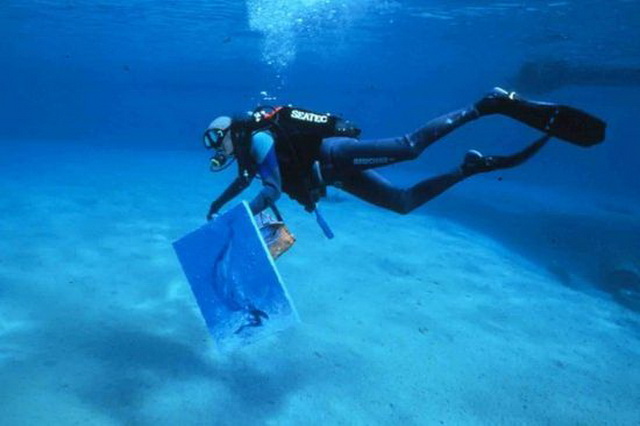 Популярное развлечение дайверов - подводная живопись