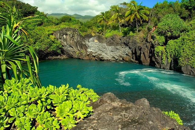 Водопады - главная природная достопримечательность гавайского острова Мауи