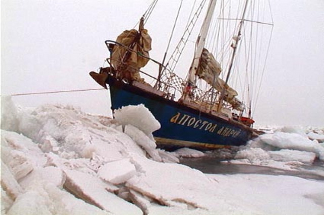 Яхта «Апостол Андрей» во льдах