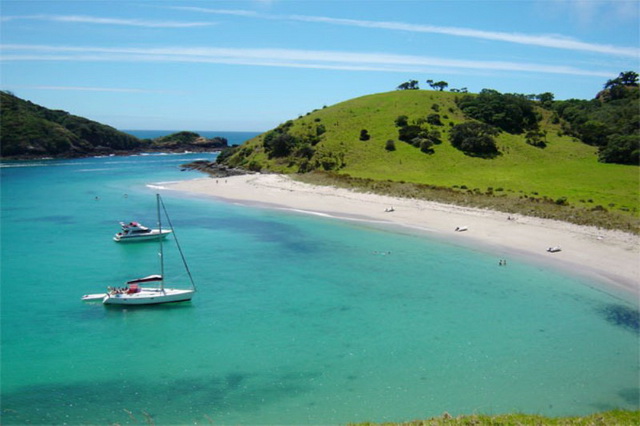 Залив островов в Новой Зеландии - популярное место среди яхтсменов